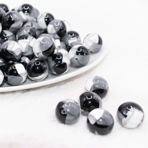 front view of a pile of 16mm Black,Gray And White Tablet Acrylic Bubblegum Beads