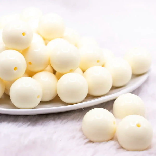 front view of a pile of 20mm Ivory Solid Bubblegum Beads