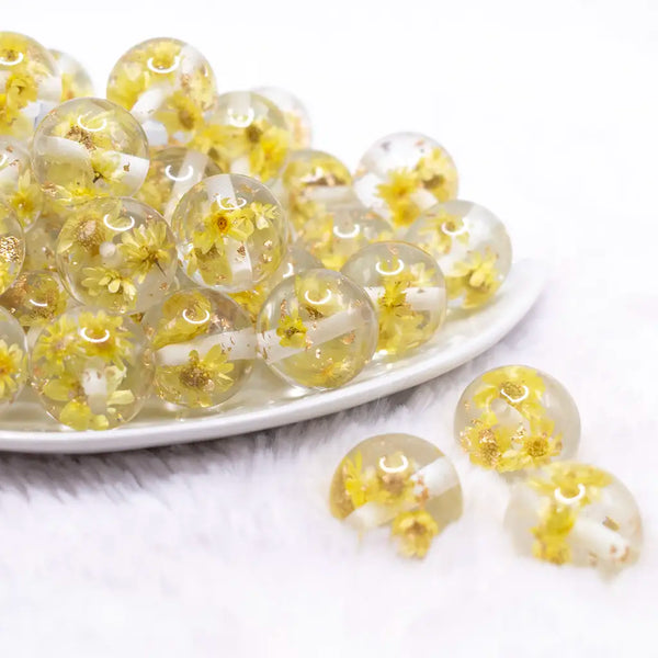 front view of a pile of 20mm Yellow Flaked Flower Bubblegum Bead