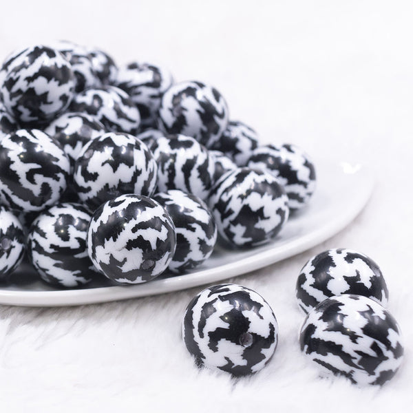 Front view of a pile of 20mm Black & White Animal Print Bubblegum Beads