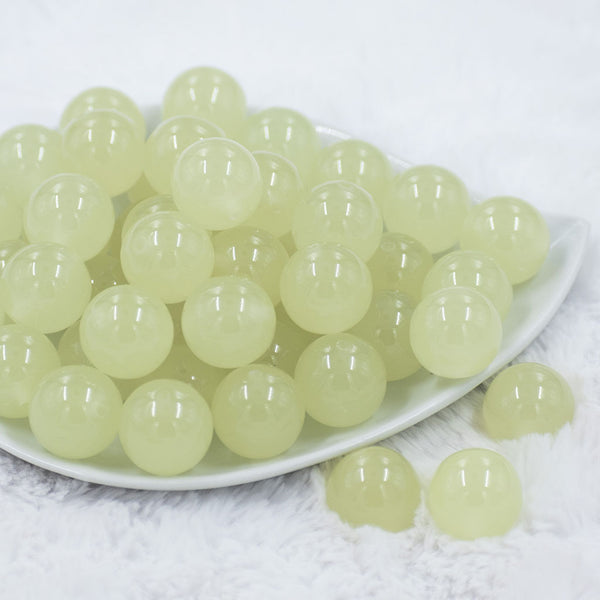 Front view of a pile of 20mm Glow in the Dark Solid Bubblegum Beads