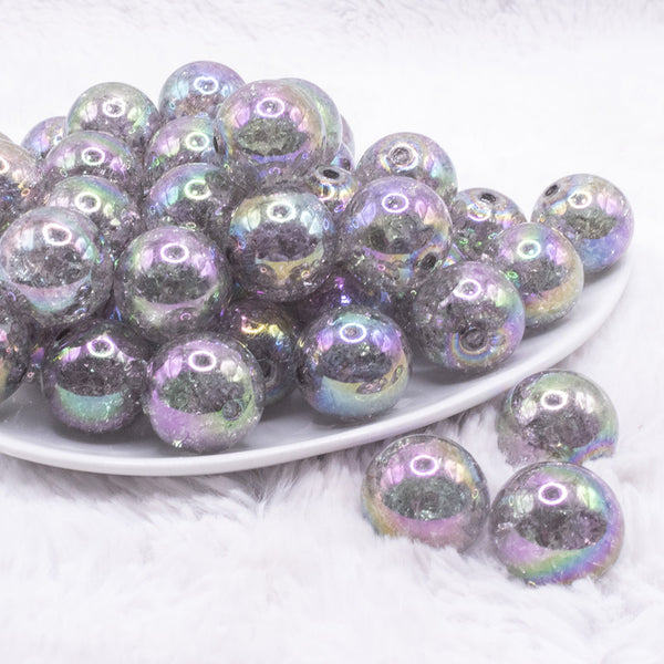 front view of a pile of 20mm Gray Crackle AB Bubblegum Beads