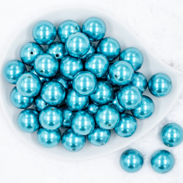 top view of a plate holding a pile of 20mm Blue Faux Pearl Finish Chunky Acrylic Bubblegum Beads
