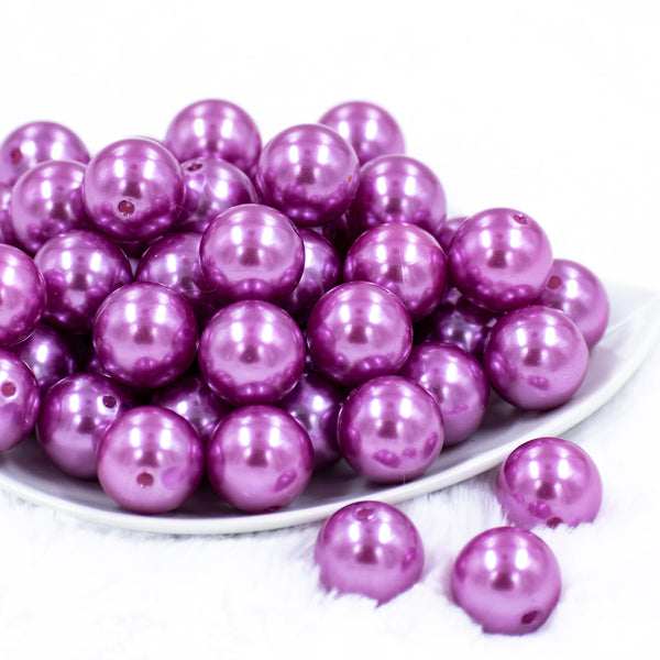 Front view of a pile of 20mm Lilac Purple Faux Pearl Acrylic Chunky Bubblegum Beads