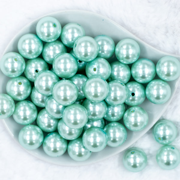 top of a pile of 20mm Mint Green Faux Pearl Bubblegum Beads