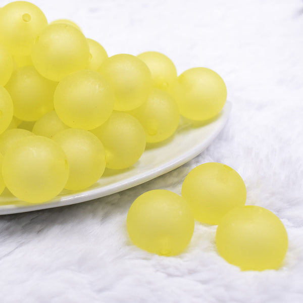 Front view of a pile of 20mm yellow frosted bubblegum beads